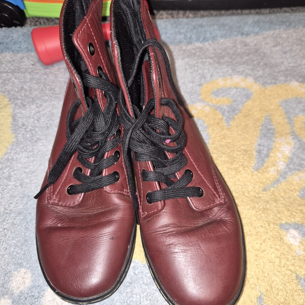 Dr. Martens Black Textured Interior